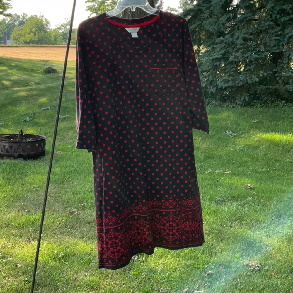 Misses red & black CJ banks nightgown X